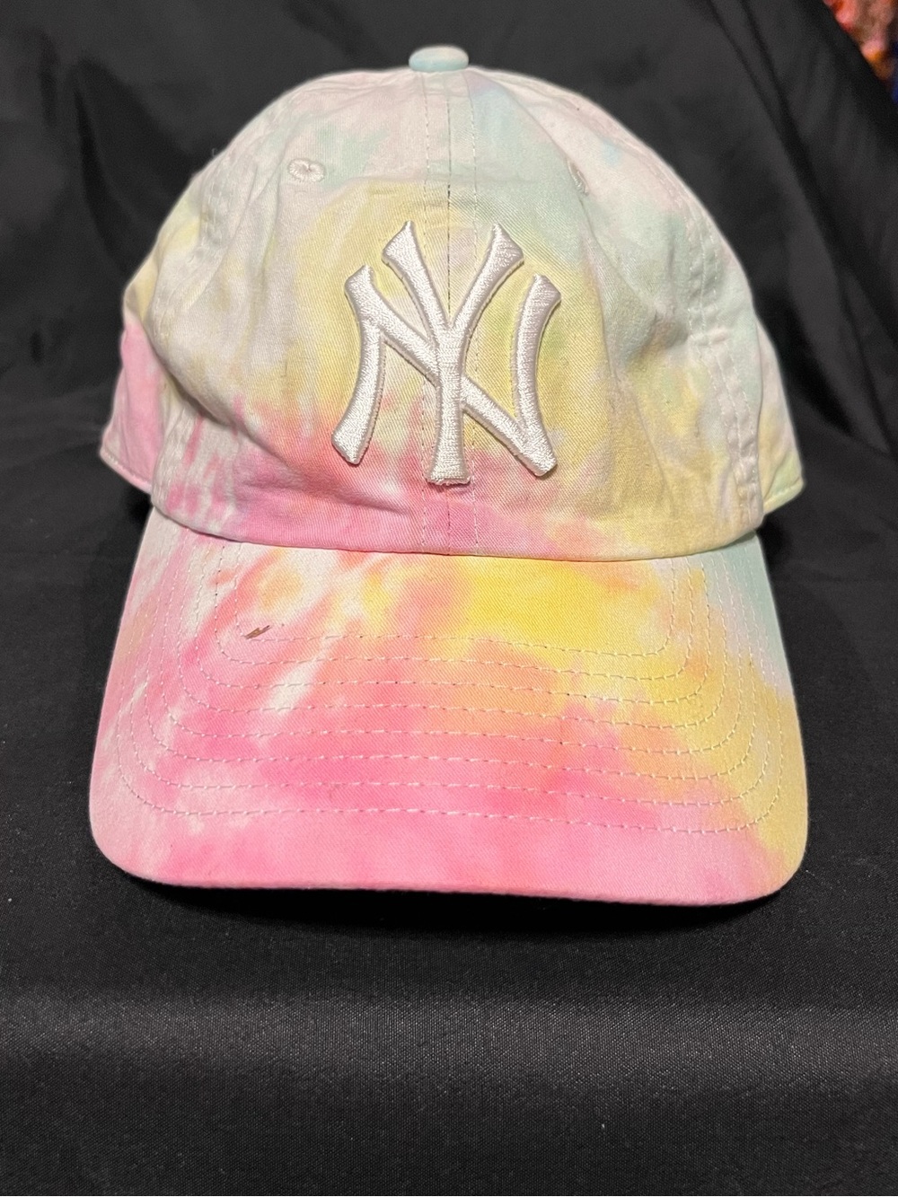 New York Yankees Pastel Tie-Dye Baseball Cap - White Logo